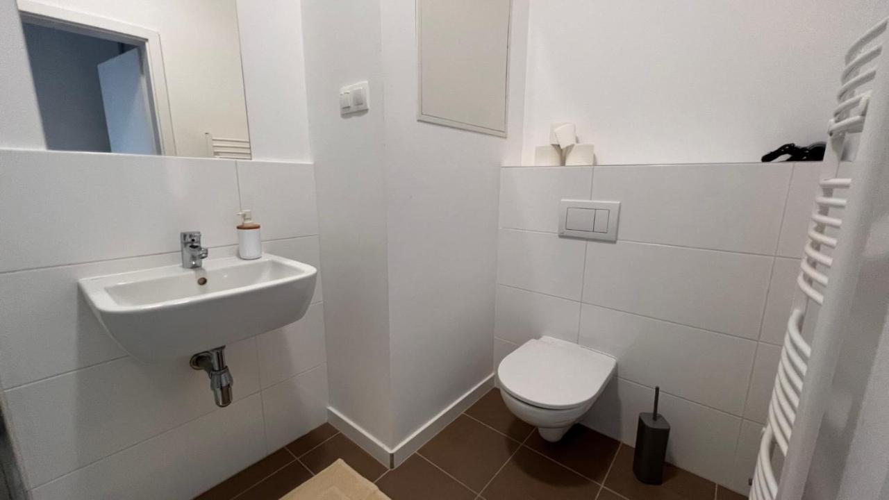 1 Room Apartment With Terrace, Slnecnice, 18B Bratislava Eksteriør billede